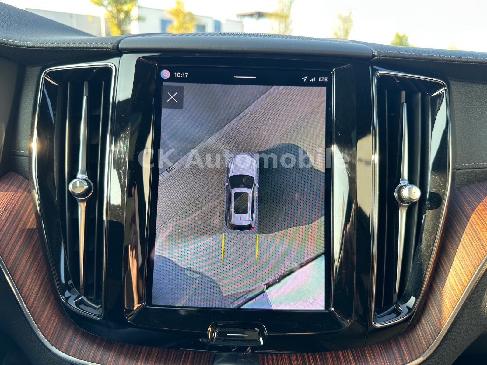 Fahrzeugabbildung Volvo XC60 B5 UltimateBright AWD/Head-Up/Pano/360°/AHK