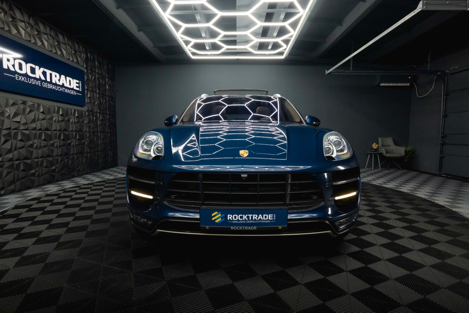 Fahrzeugabbildung Porsche Macan Turbo Sport-Design Chrono+ *Pano*DAB*LED*