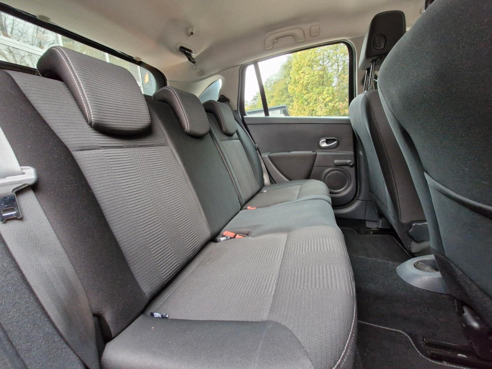 Renault Clio 2011 — photo 13