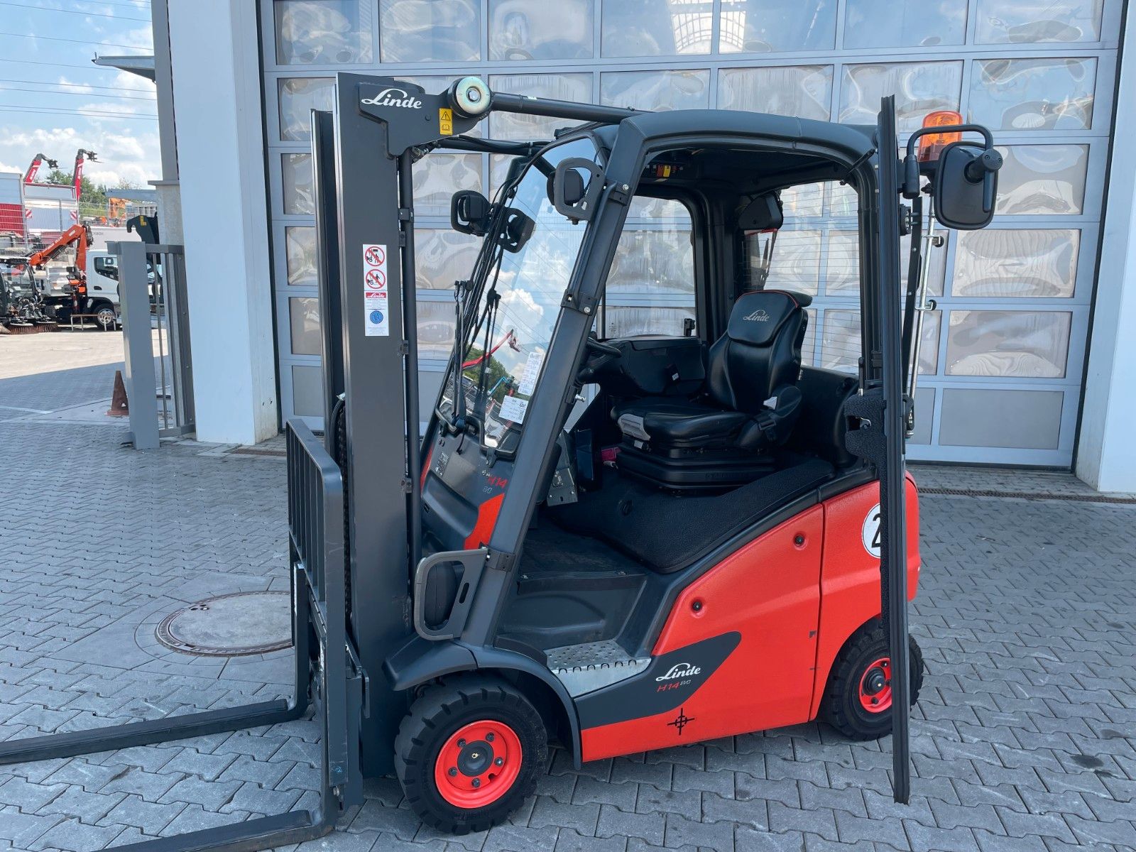 Fahrzeugabbildung Linde H14D-01 / HH 4,6m / 1.453h / Diesel / SS / Waage