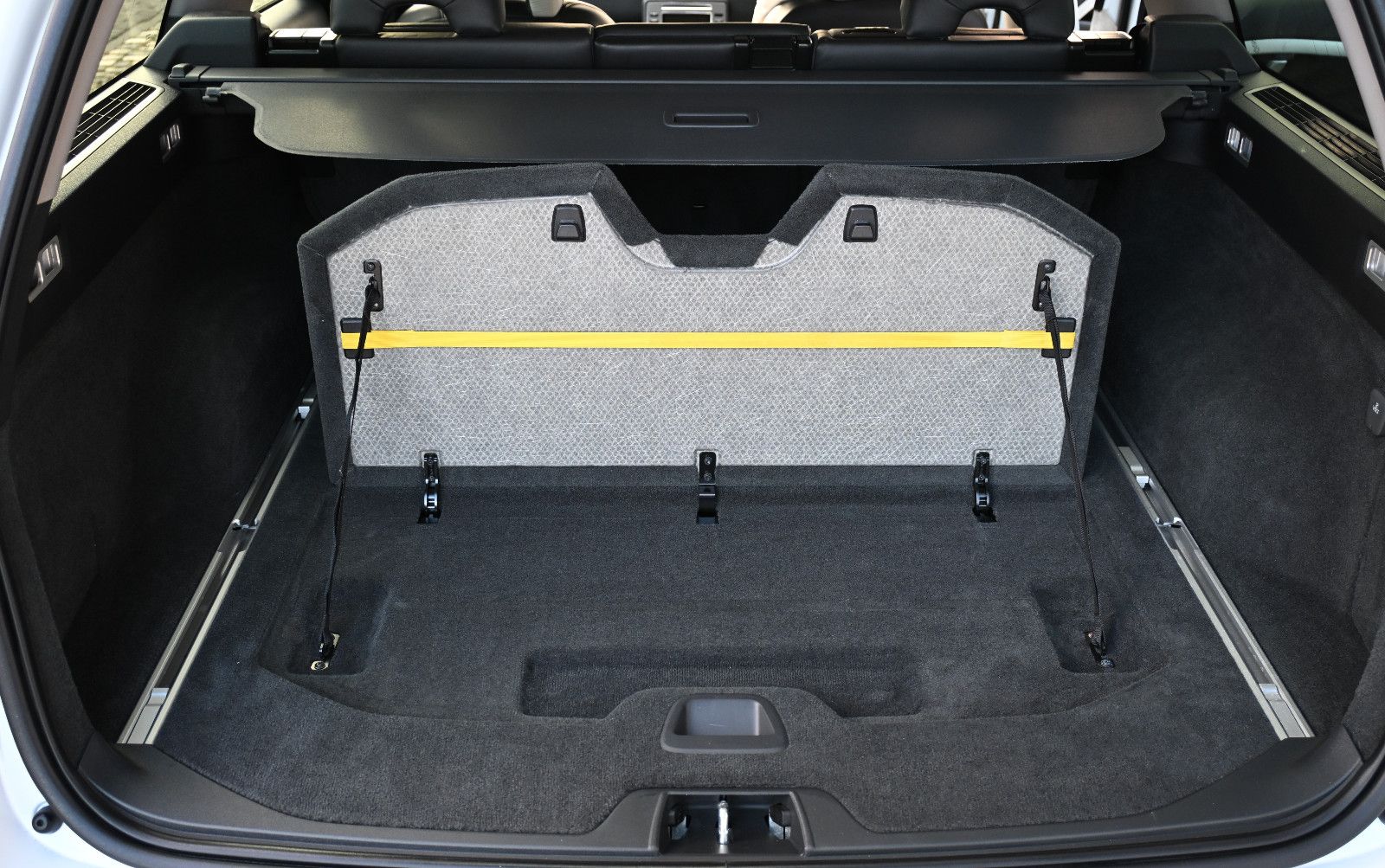 Volvo V70 T5 Summum *RHD* – Bild 21