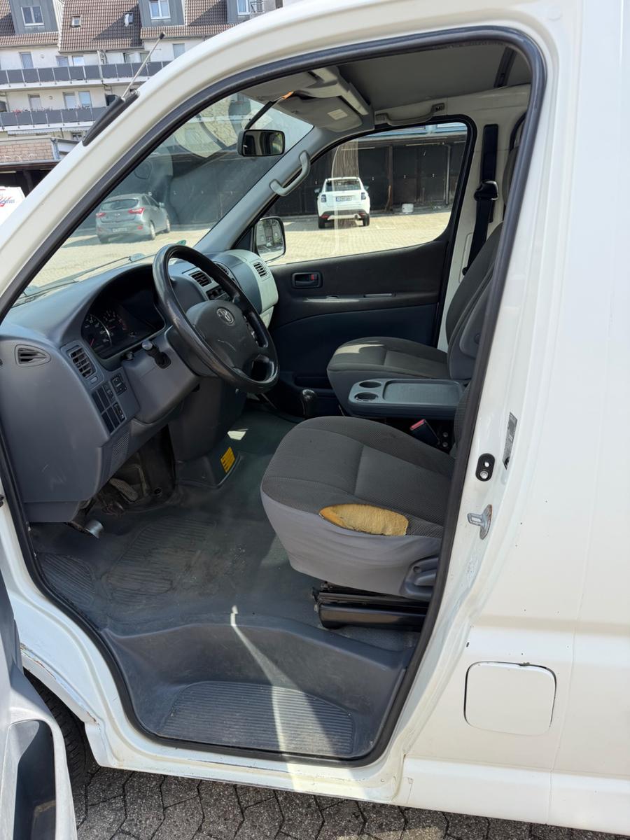 Toyota Hiace 2,5 LANG 8.Sitzer Klima AHK