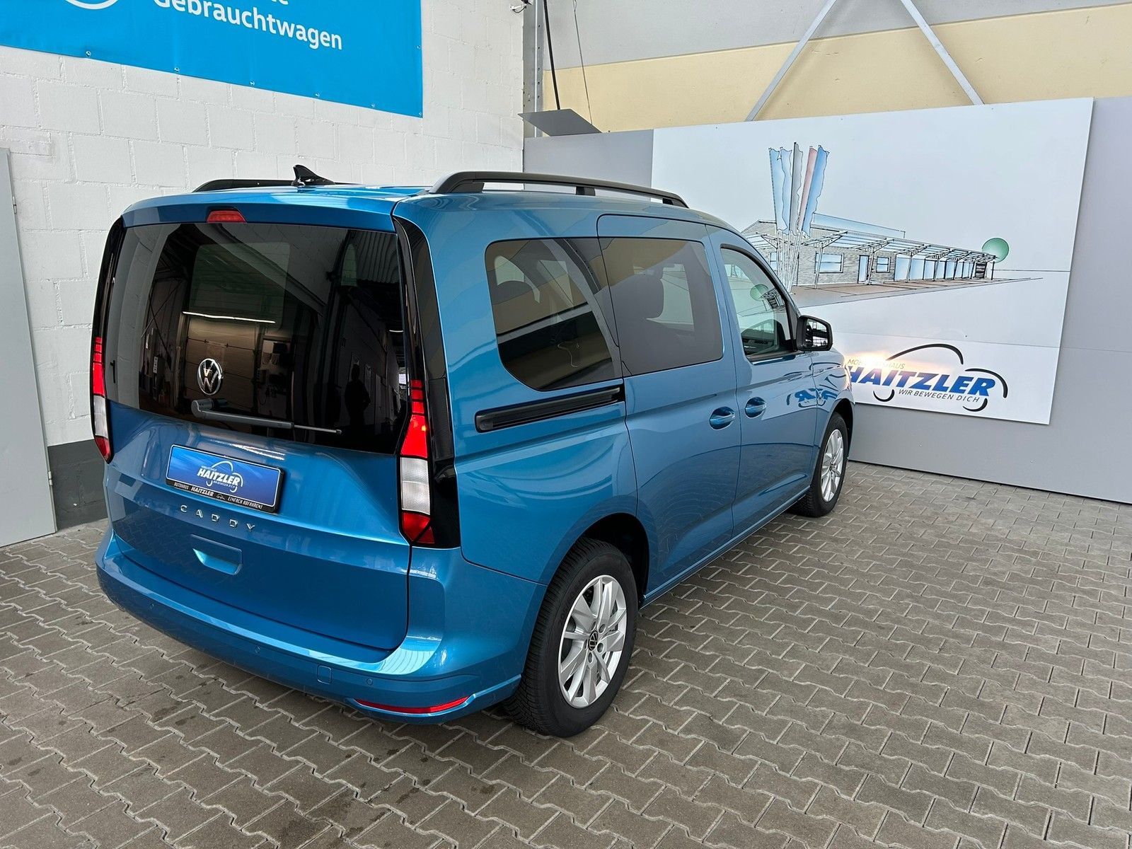 Fahrzeugabbildung Volkswagen Caddy Kombi Life 1,5 TSI +Designpaket+AppConnect