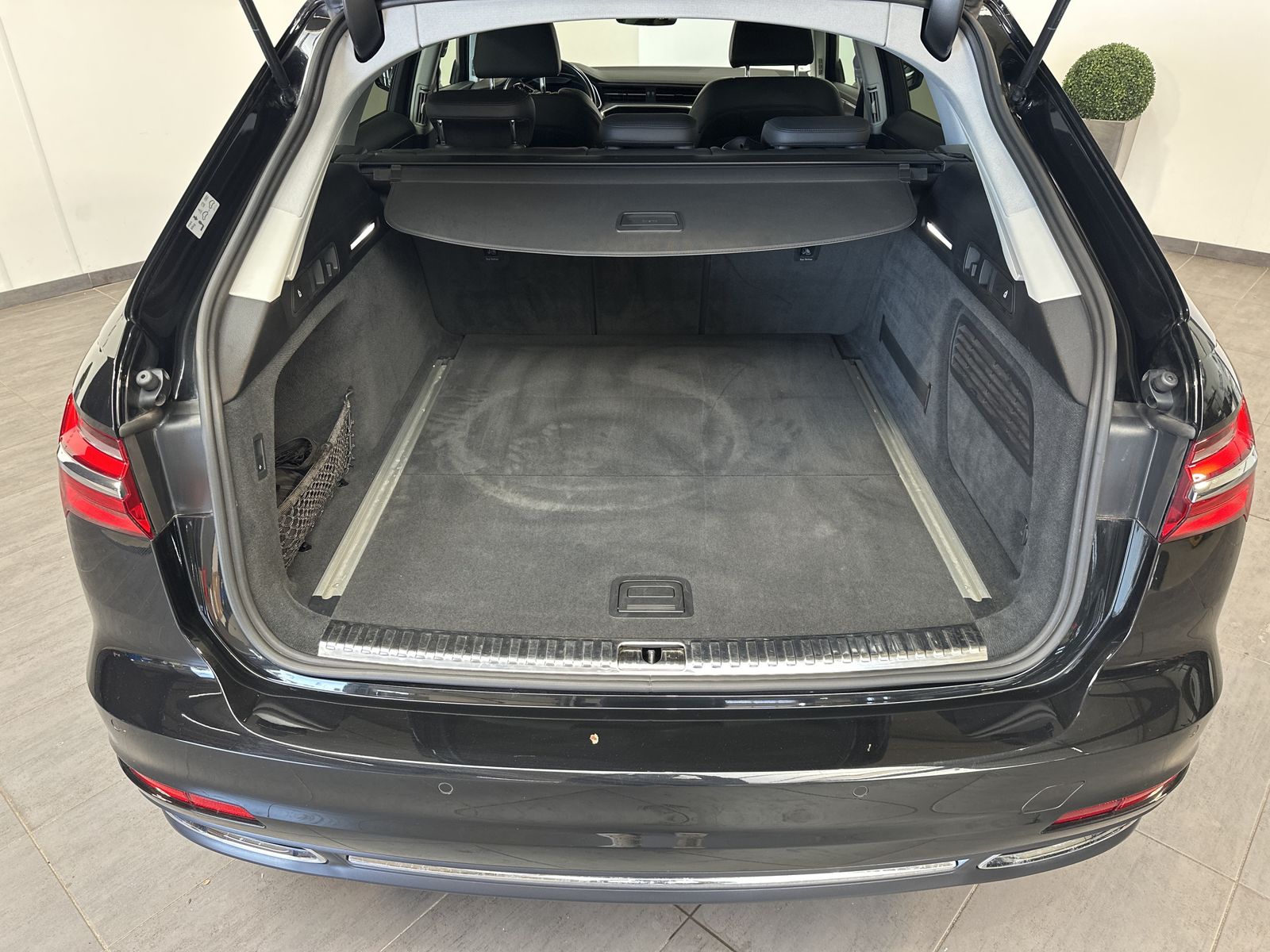 Fahrzeugabbildung Audi A6 Avant 40 TDI Sport NAV+LED+ACC+AHK+VCOCK+18ZO