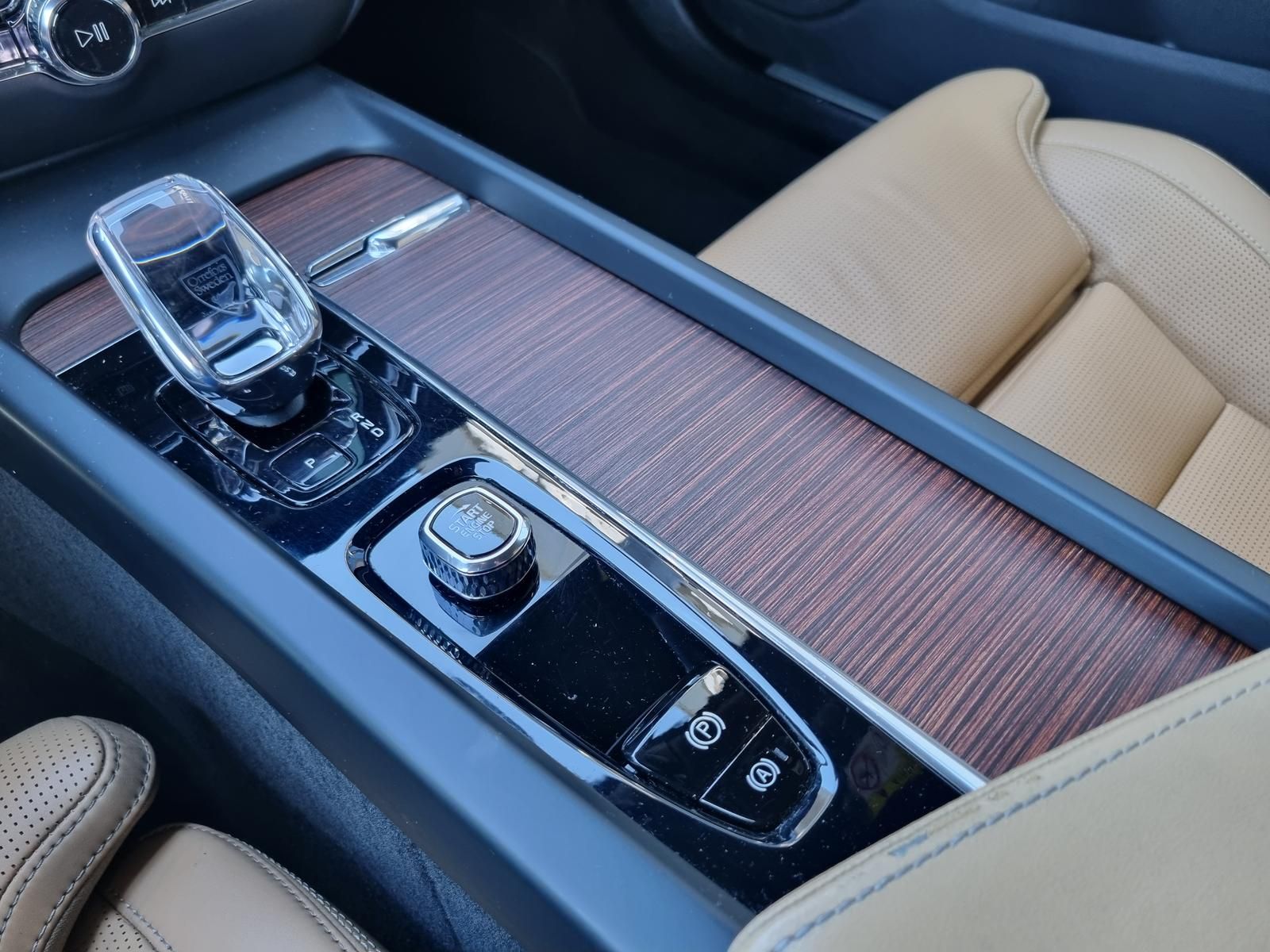 Fahrzeugabbildung Volvo V60 CC B4 D AWD 'AHK, Standheizung'