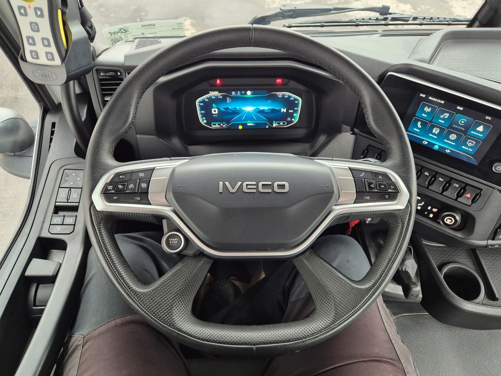 Fahrzeugabbildung Iveco AD260S40X/P Meiller AK16. T Funk AHK