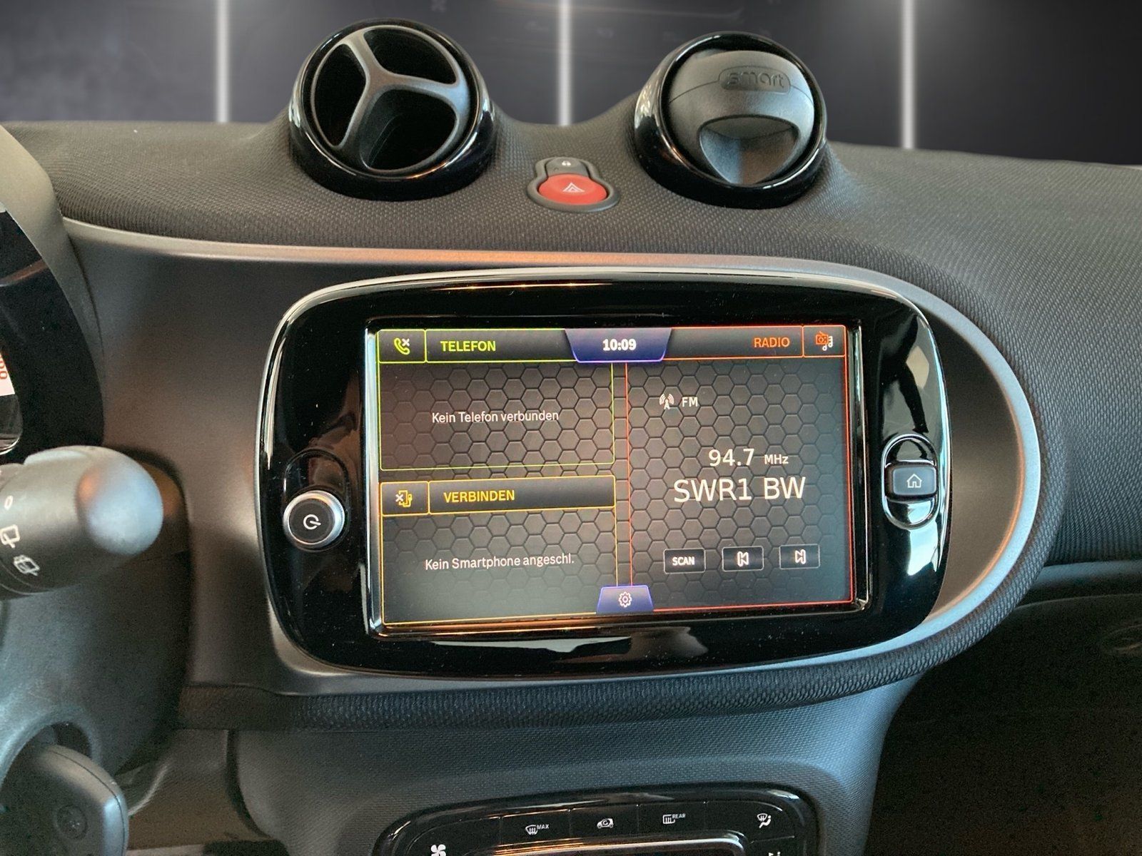 Fahrzeugabbildung Smart smart EQ fortwo Exclusive*Pano*LED*Kamera*22kW*