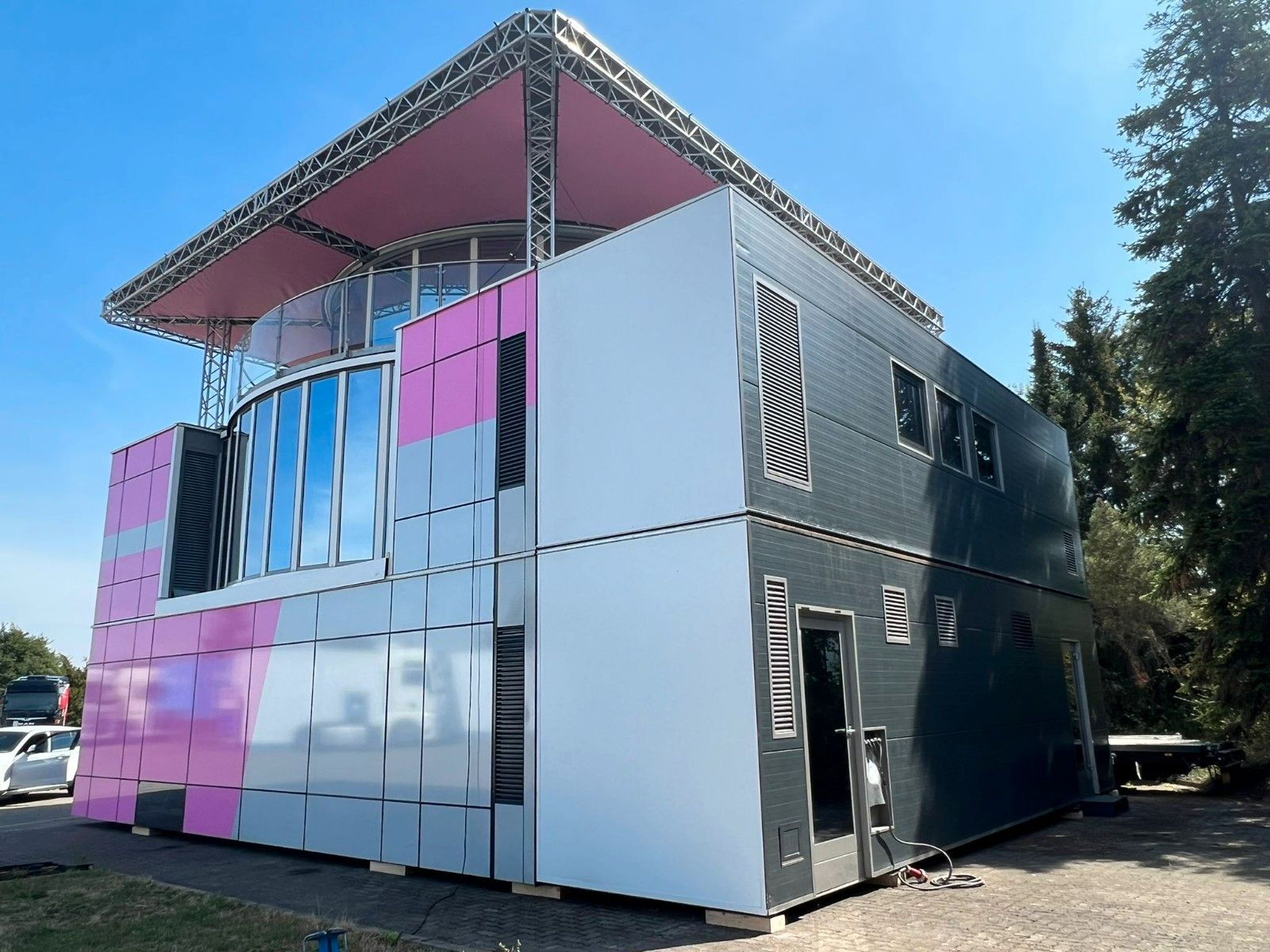Fahrzeugabbildung Andere Einzigartiges Formel-1-Motorhome