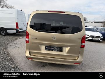 Mercedes V 220 - 11