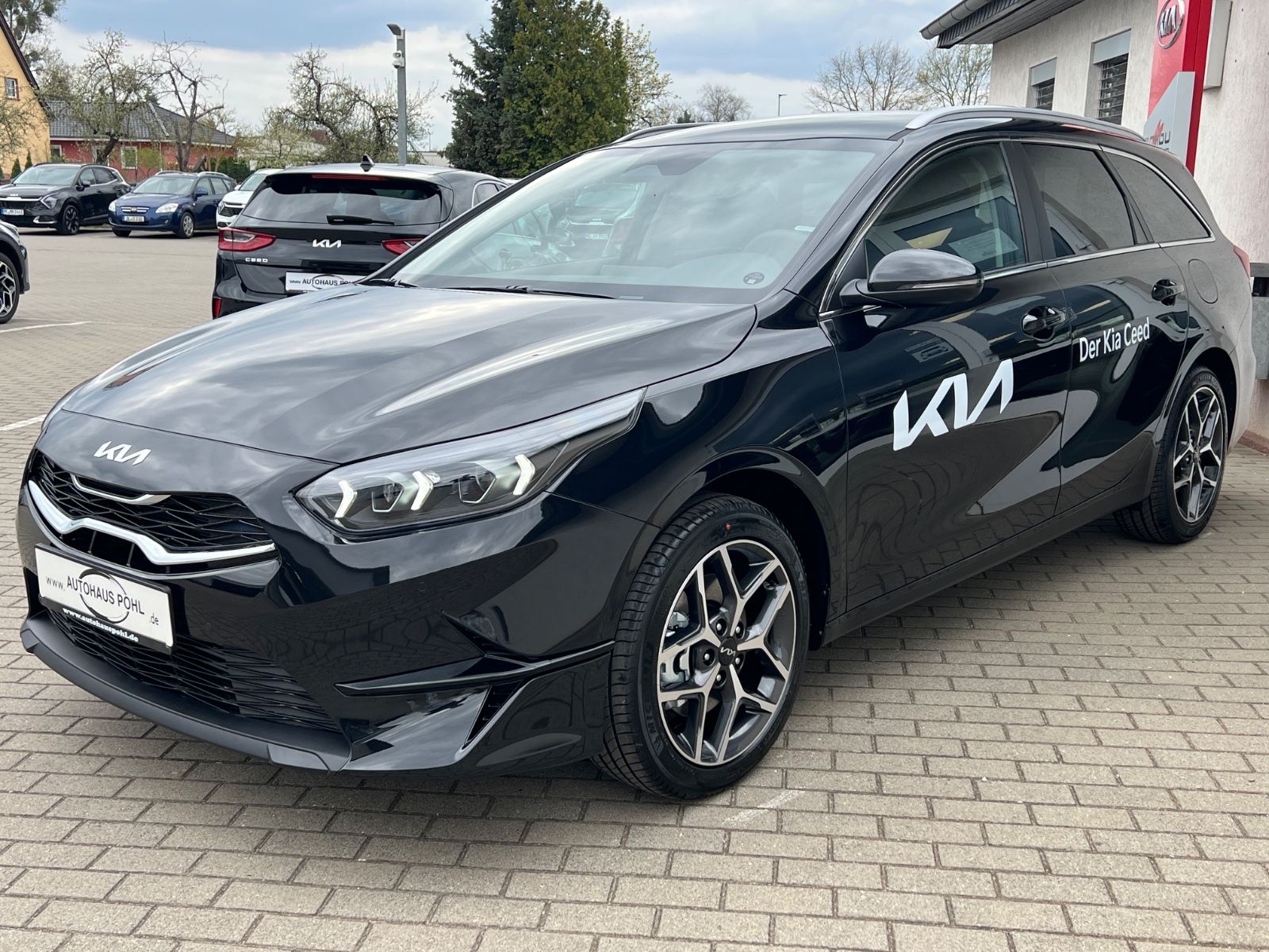 Fahrzeugabbildung Kia Ceed Sportswagon 1.5 T-GDI 140 PS UltiBL STY JBL