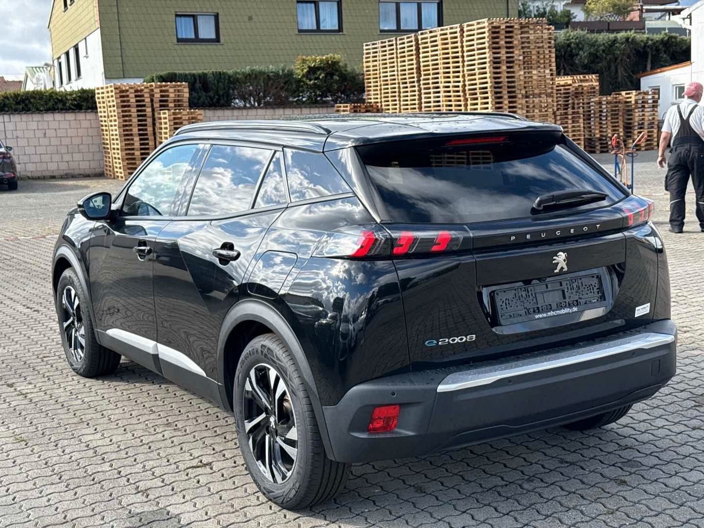 Fahrzeugabbildung Peugeot 2008 e- Allure Pack NAVI KAMERA 8-FACH SITZH. 1H