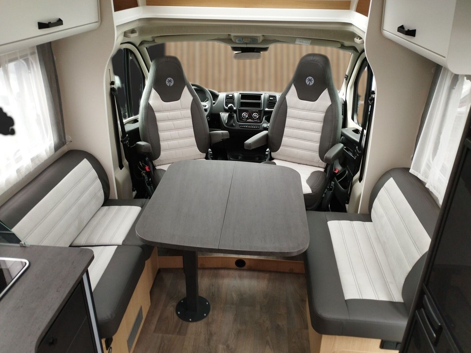 Fahrzeugabbildung Sunlight Adventure T 68C Automatik, Dörr Edition, TV