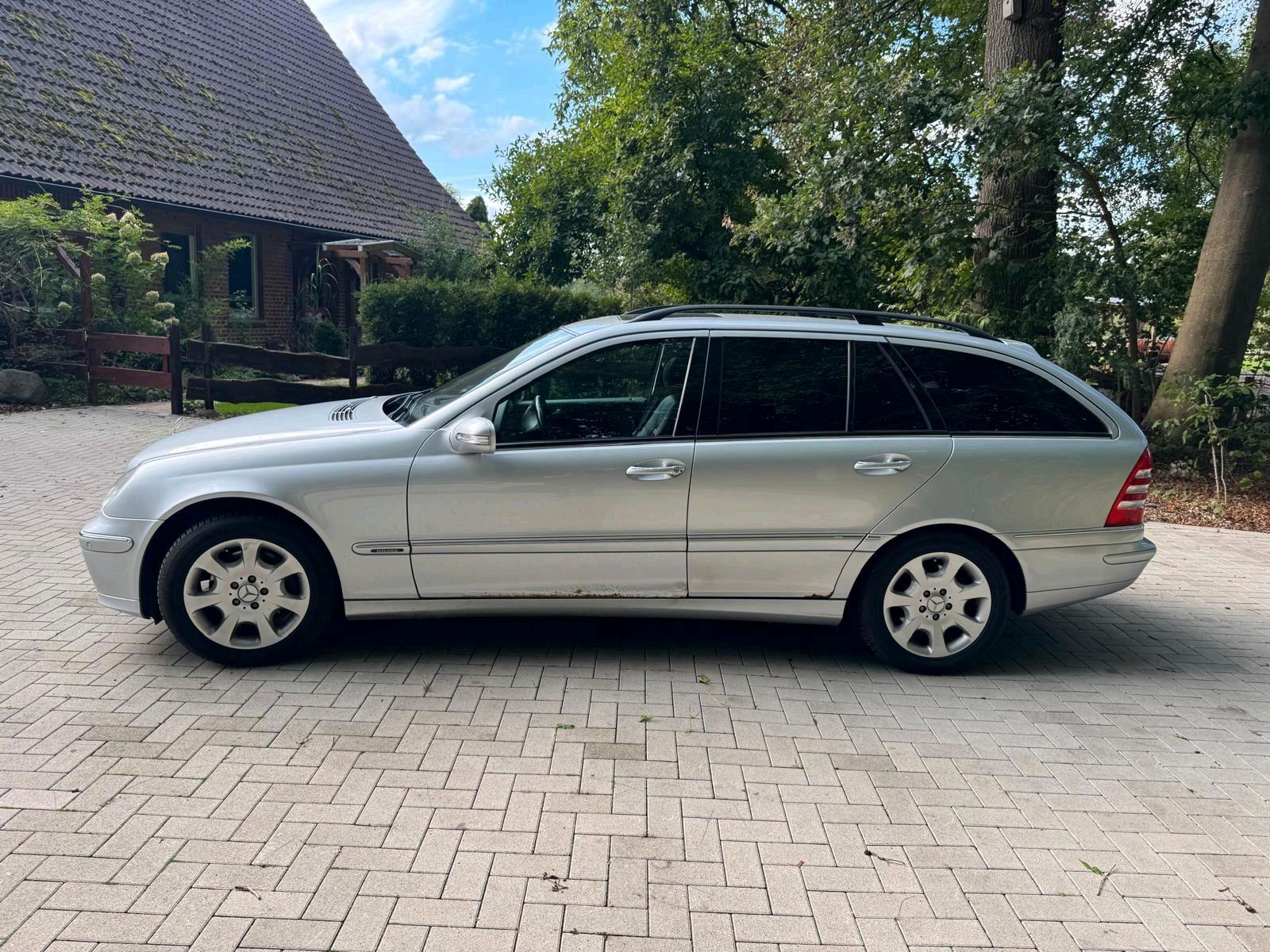Mercedes-Benz C280 2005 — rear view