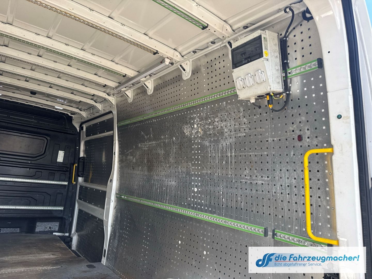 Fahrzeugabbildung Volkswagen Crafter Kasten MAXI 50 lang Hoch 5t-3,5tmög. AHK