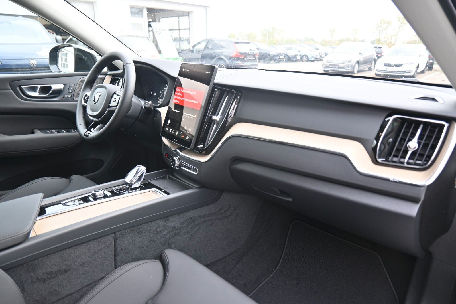 Fahrzeugabbildung Volvo XC60 Recharge T6 AWD Plus Dark