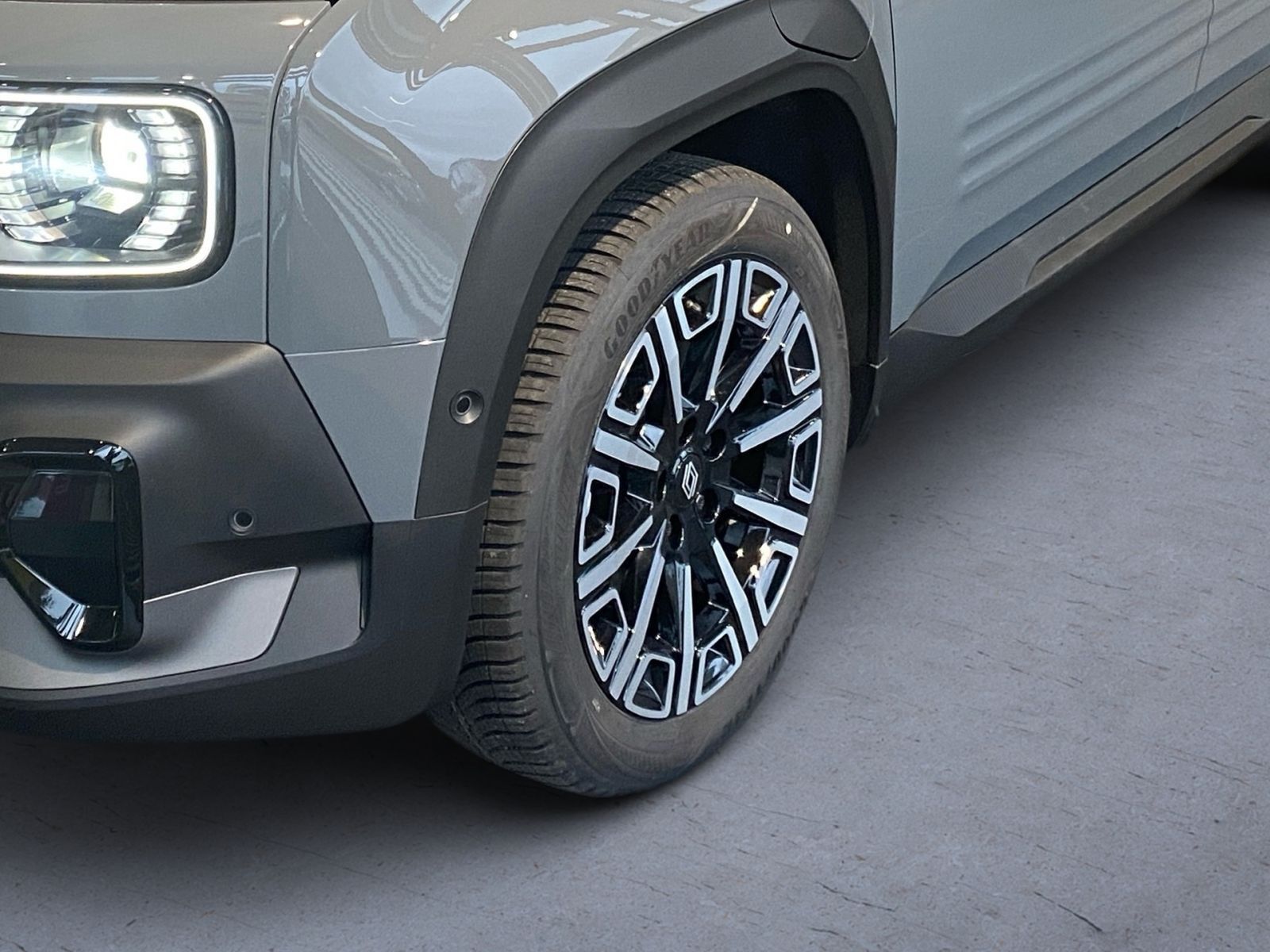 Fahrzeugabbildung Renault 4 E-Tech Electric 150 Comfort Range Iconic