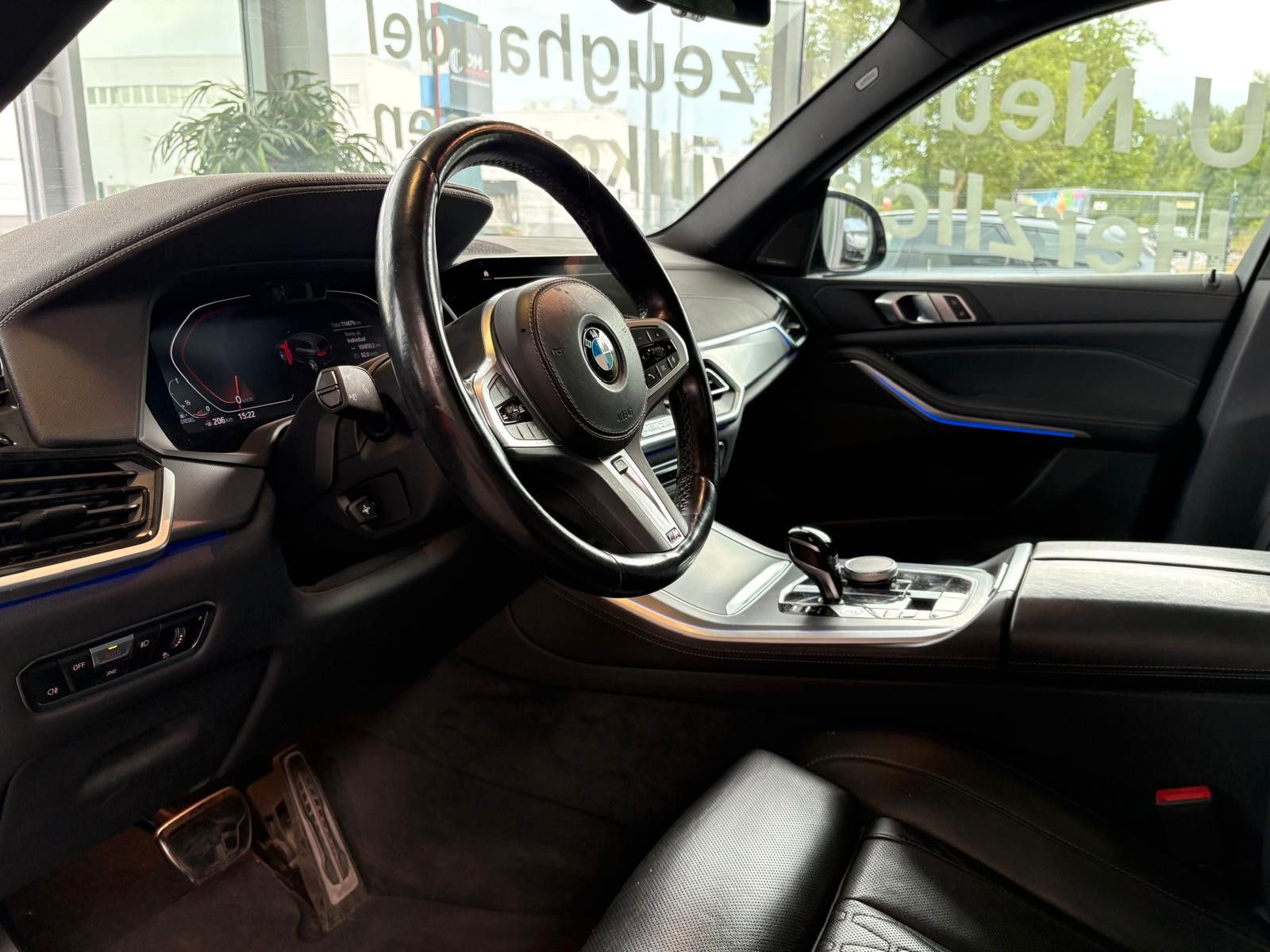 Fahrzeugabbildung BMW X5 xDrive 40 d M Sport