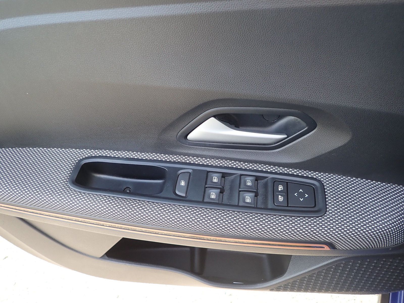 Fahrzeugabbildung Dacia Sandero III Stepway Expression+ TCe 110