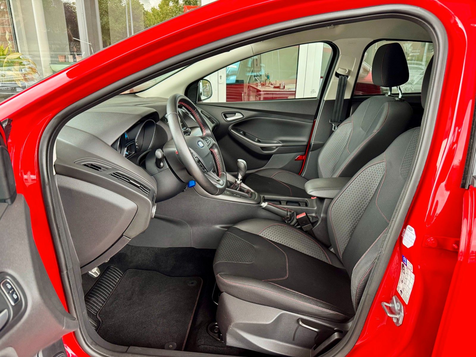 Fahrzeugabbildung Ford Focus Lim. Sport Navi/Bluetooth/Kamera/37 Tkm