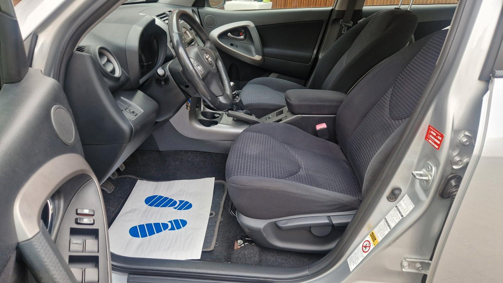 TOYOTA RAV4 - 2.2 177 CV - ATTELAGE - RÉGULATEUR DE VITESSE