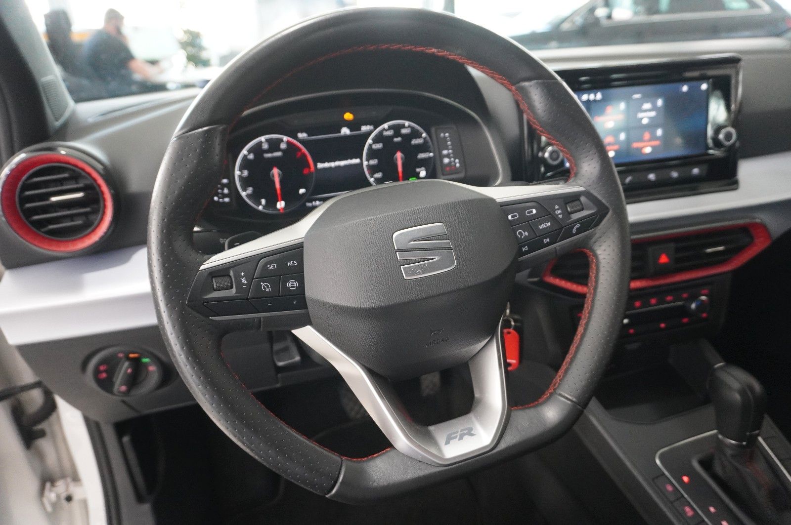 Fahrzeugabbildung SEAT Ibiza 1.0 TSI FR SPORT DSG NAVI/LED/VIRTU/SH/DAB