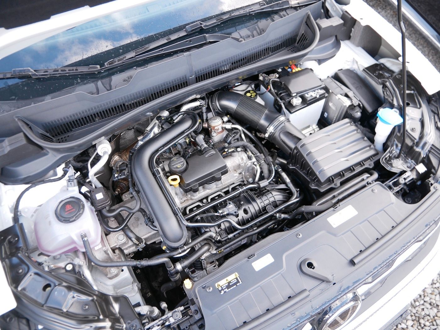 Fahrzeugabbildung Volkswagen T-Cross 1.0 TSI Life NEU32T ACC NAVI SHZ LED PDC