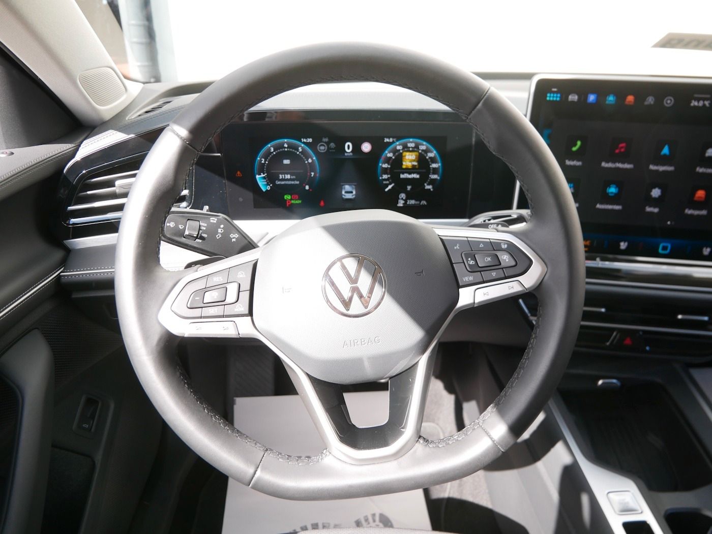 Fahrzeugabbildung Volkswagen Passat Variant 1.5 Business NEU57T Sthzg HUD DSG