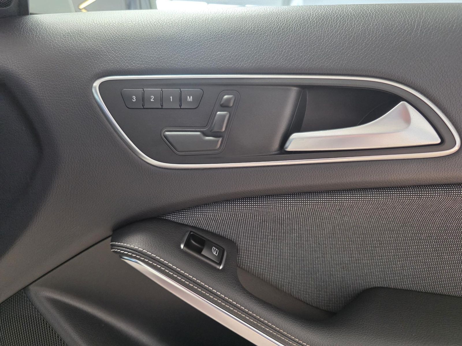 Fahrzeugabbildung Mercedes-Benz A 180 Style/Xenon/Navi/Memory/Kamera/SunSet