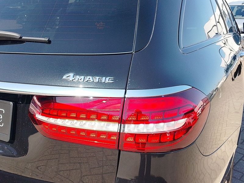Mercedes-Benz E 300 T de 4M AMG DISTRO HUD 360 BURMESTER NIGHT foto 12