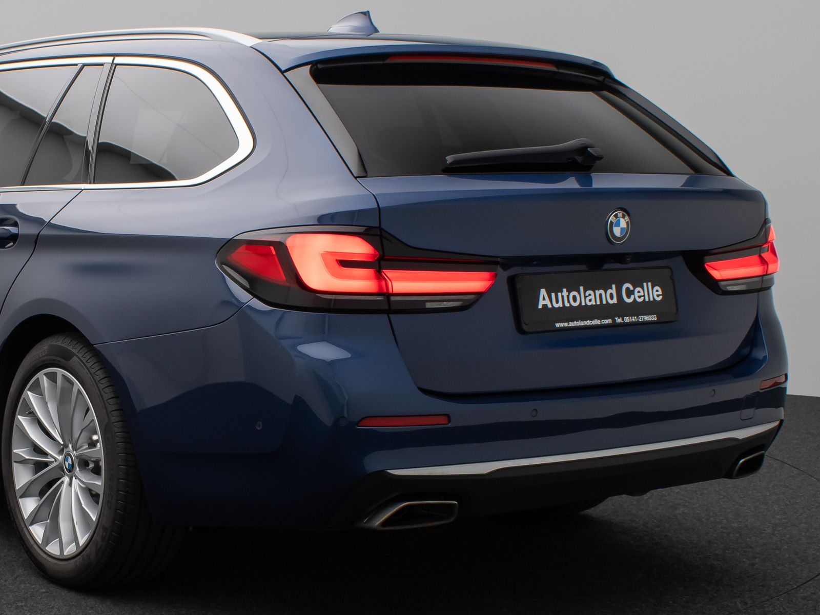 Fahrzeugabbildung BMW 530d Luxury Line Panorama Kamera HUD DAB Sport