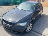 BMW 320 Baureihe 3 Lim. 320i - BMW 320 aus 2005: 320i