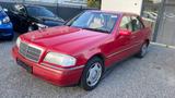 Mercedes-Benz 200 - rote Mercedes-Benz 200