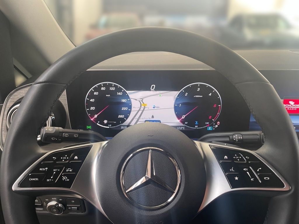 Fahrzeugabbildung Mercedes-Benz V 300 d STYLE lang 7 Sitze 2,5t AHK Sound 360°