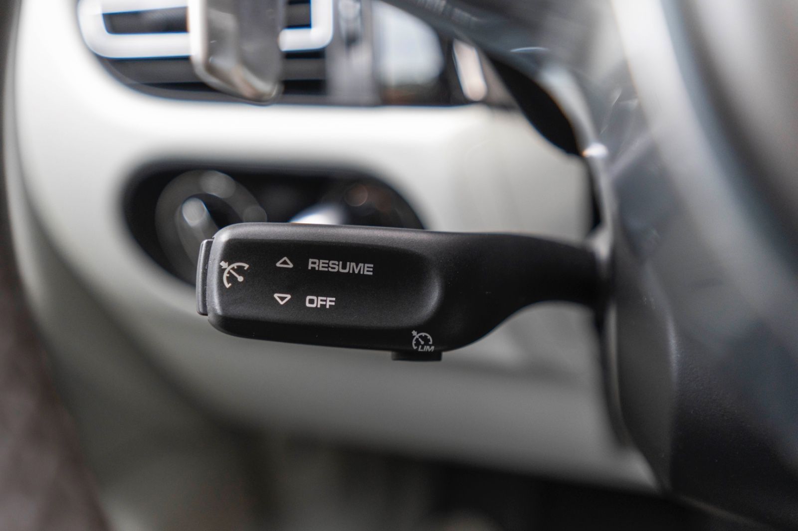 Fahrzeugabbildung Porsche Macan S BOSE LED KAM CHRONO PANO CARPLAY