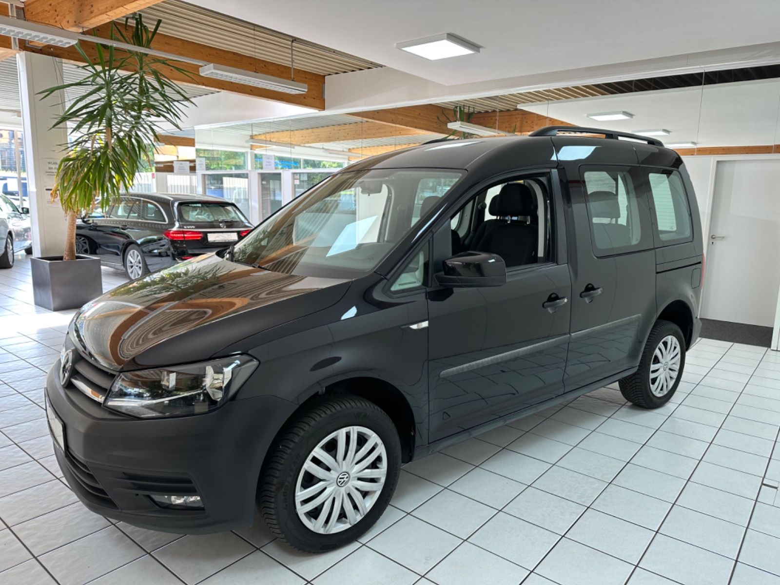 Fahrzeugabbildung Volkswagen Caddy PKW Trendline BMT 4Motion*Navi*Klima*