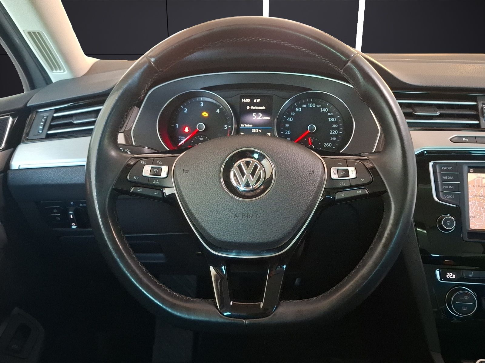 Fahrzeugabbildung Volkswagen Passat Variant TDI Highline LED Navi ACC PDC SH