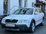 Skoda Octavia Combi Scout 4X4 - AHK TEMP PDC SHZ - Skoda Octavia aus 2008: Scout