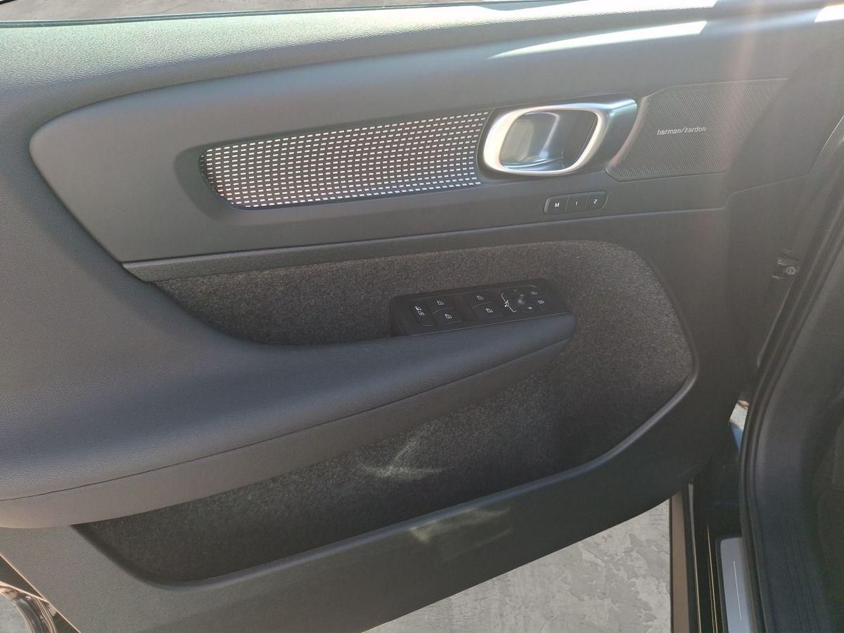 Volvo XC40 B3 Black Edition Plus 360° AHK PANO H/K 20" foto 8