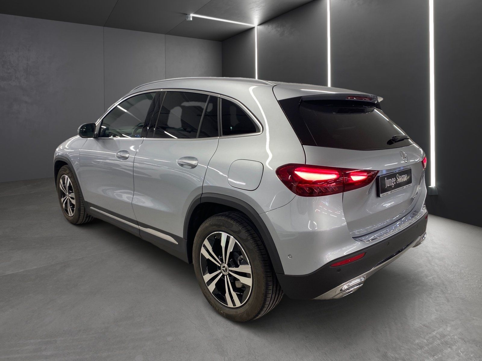 Fahrzeugabbildung Mercedes-Benz GLA 180 Progressive*Kamera*LED*Sportsitz*CarPlay
