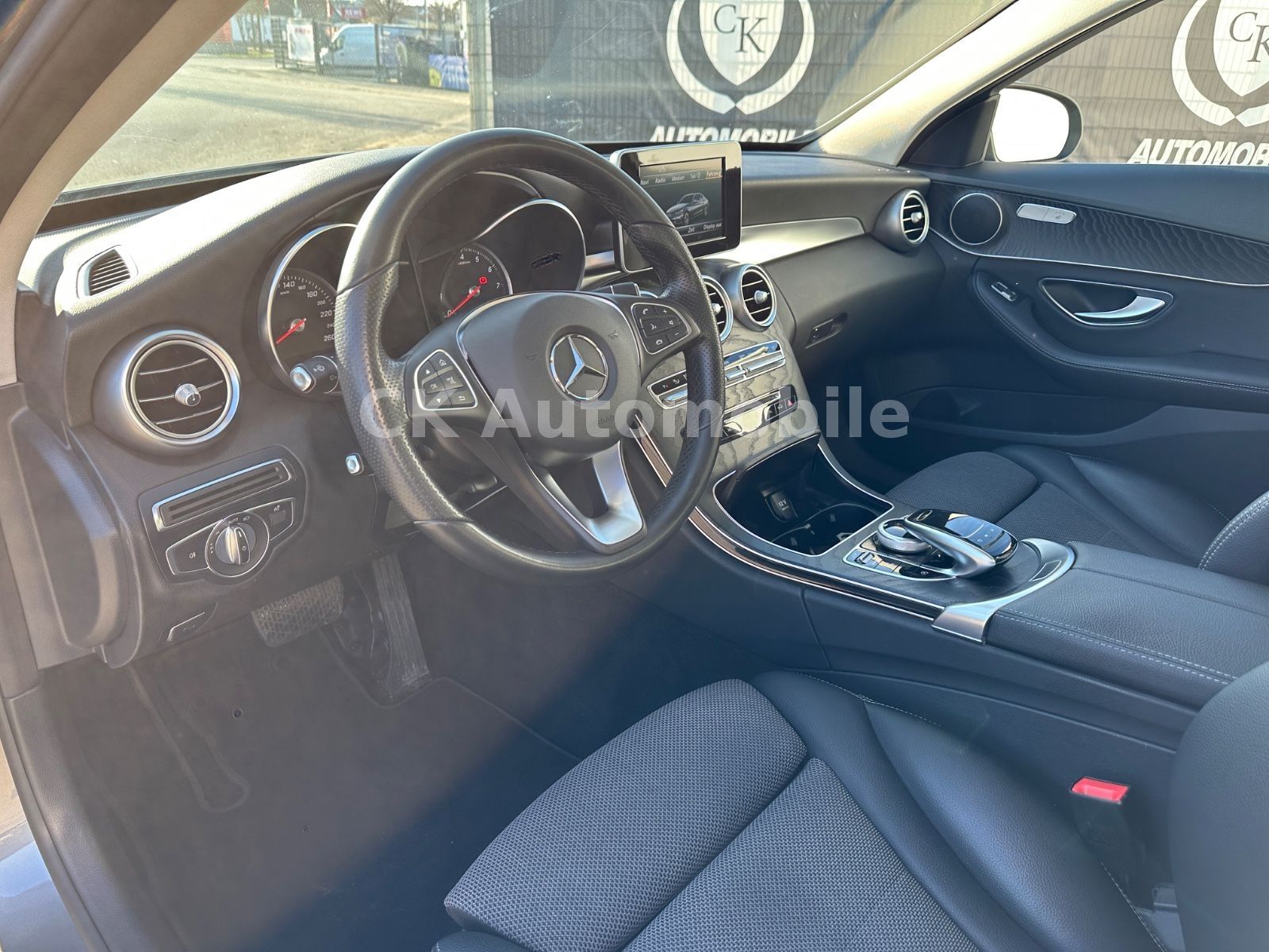 Fahrzeugabbildung Mercedes-Benz C 200 CGI Lim. Avantgarde Autom./Navi/LED/ILS