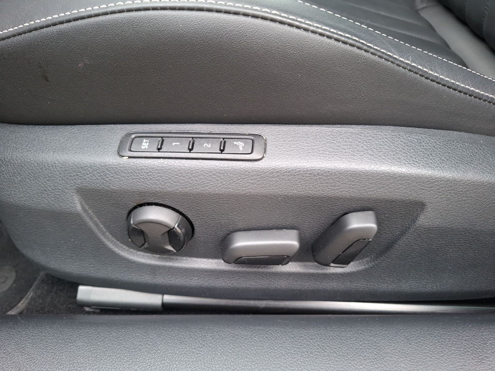 Fahrzeugabbildung SKODA Superb Combi TDI Style DSG Standhzg. Matrix Navi