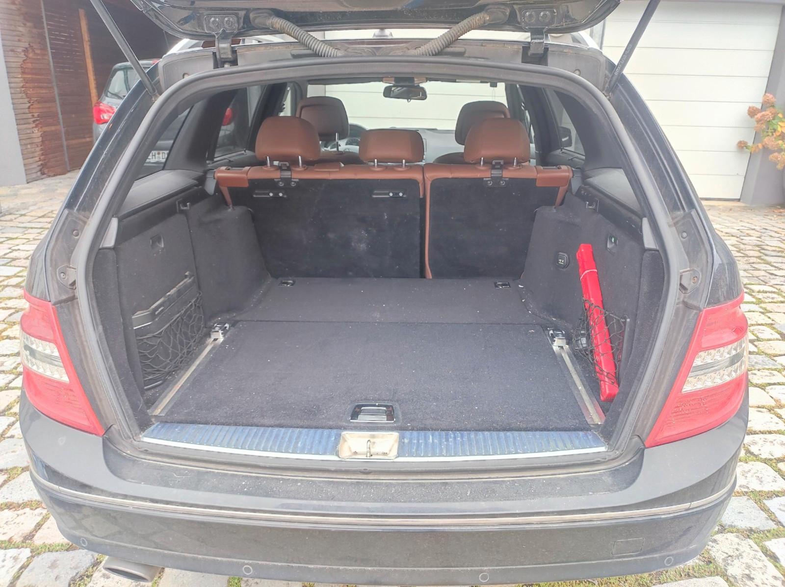 Mercedes-Benz C220 2008 — салон