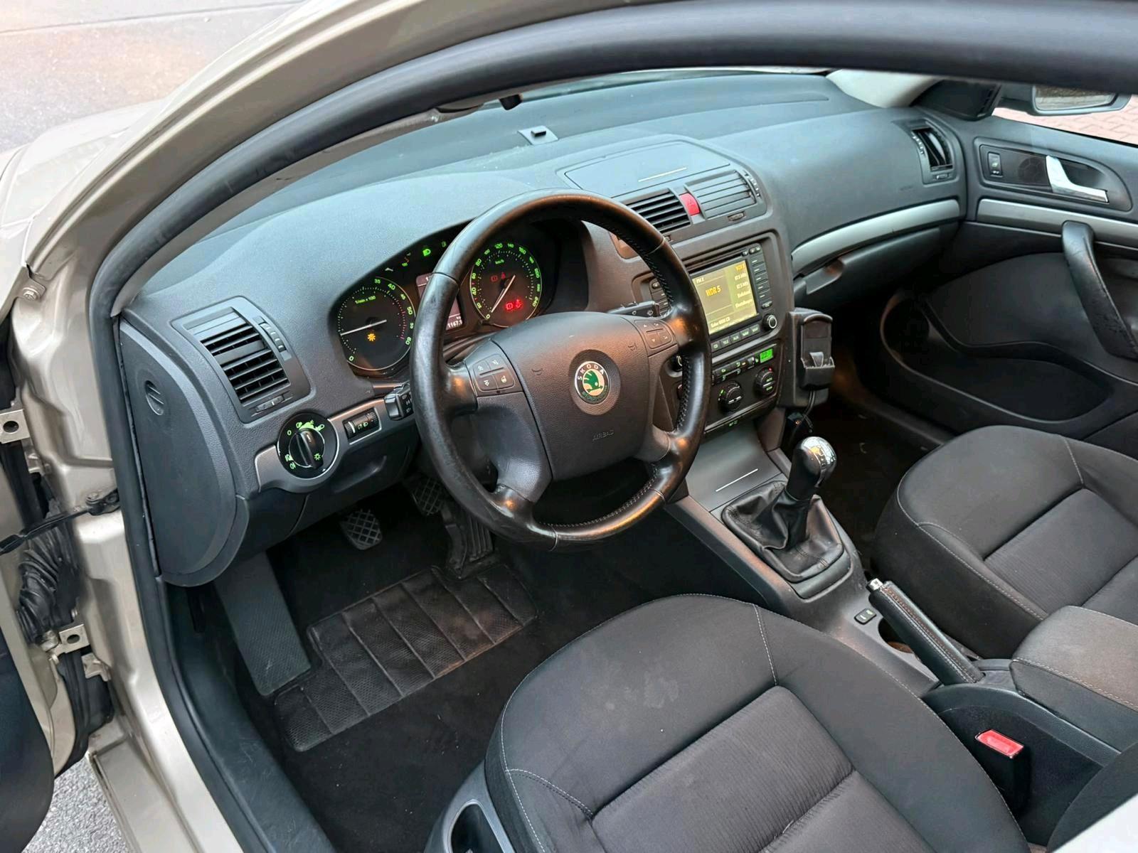 Skoda Octavia 2006 — фото 10