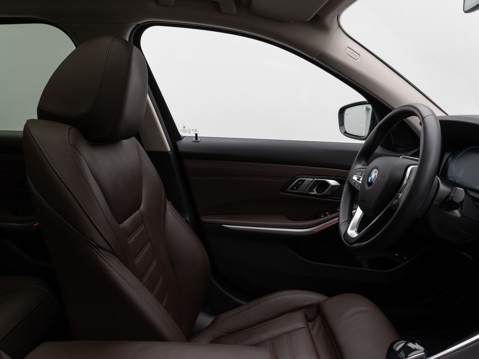 Fahrzeugabbildung BMW 330e Sport Line Panorama HUD DAB HiFi PDC Alarm