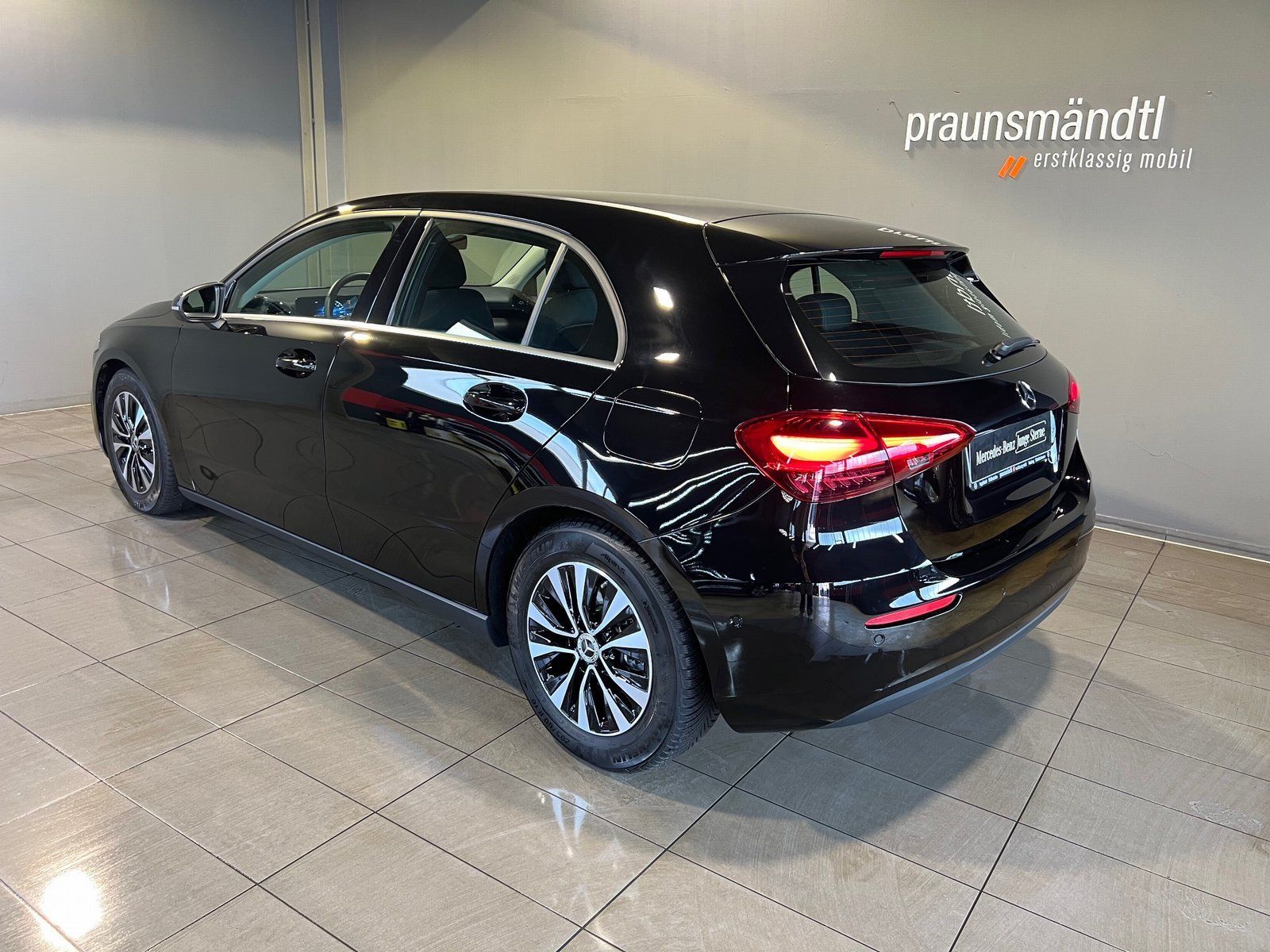 Mercedes-Benz A 180 d Advanced PTS Kamera MBUX LED SHZ LMR 16 foto 2