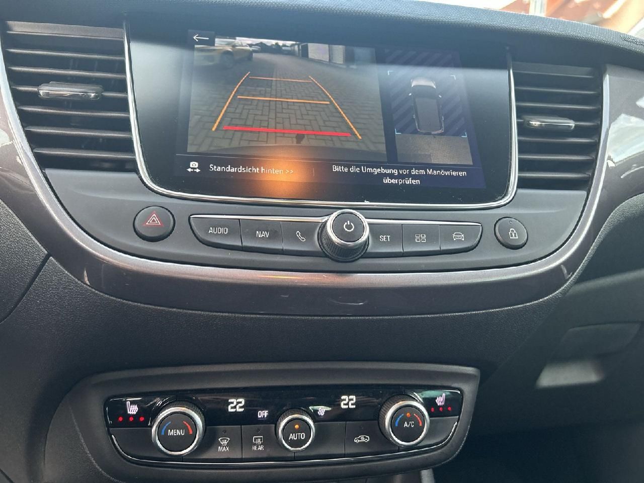 Fahrzeugabbildung Opel Crossland Innovation, Automatik,AHK