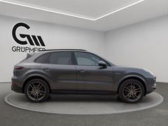 PORSCHE Cayenne 3.0L V6 E-Hybrid Super Ausstattung