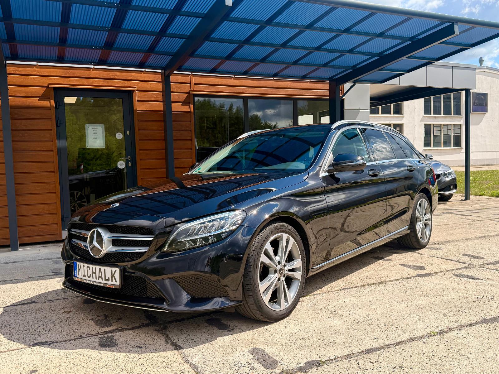 Mercedes-Benz C 200 LED High Standheizung**CarPlay
