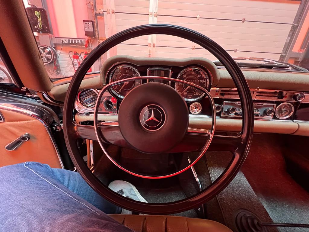 Mercedes-Benz SL 280