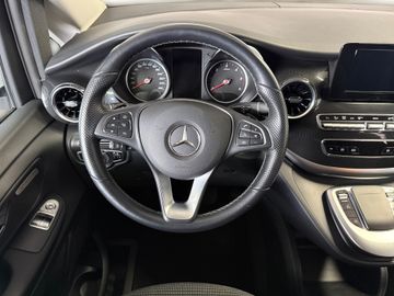 Mercedes V 220 - 12
